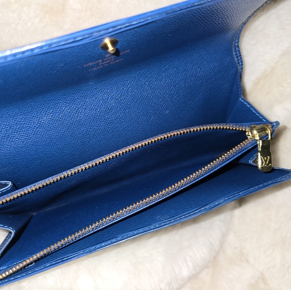 LOUIS VUITTON Epi Porte Monnaie Credit Wallet - Picture 4 of 11